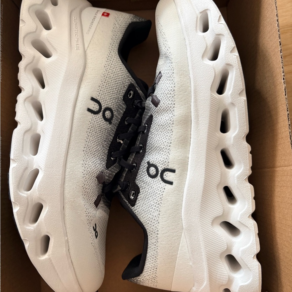 On Running OC Cloudtilt black ivory Women's 8.5 Sneakers NEW - Picture 2 of 7